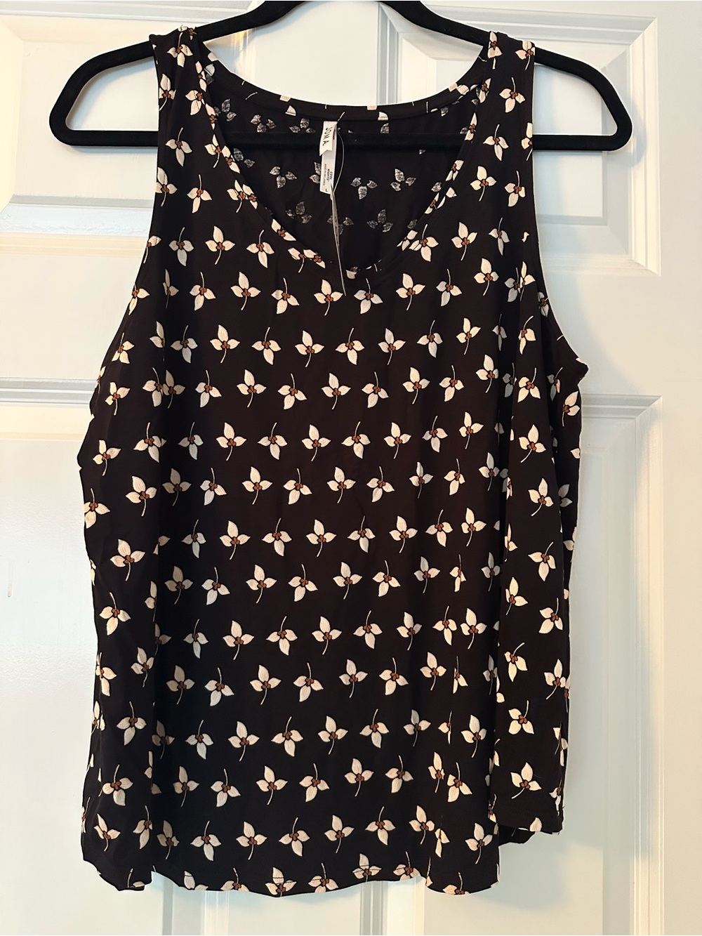 Women's Black Floral Sleeveless V-Neck Top